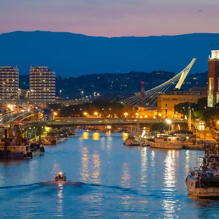 Suite113 In The Center With Beach Pescara Exteriör bild