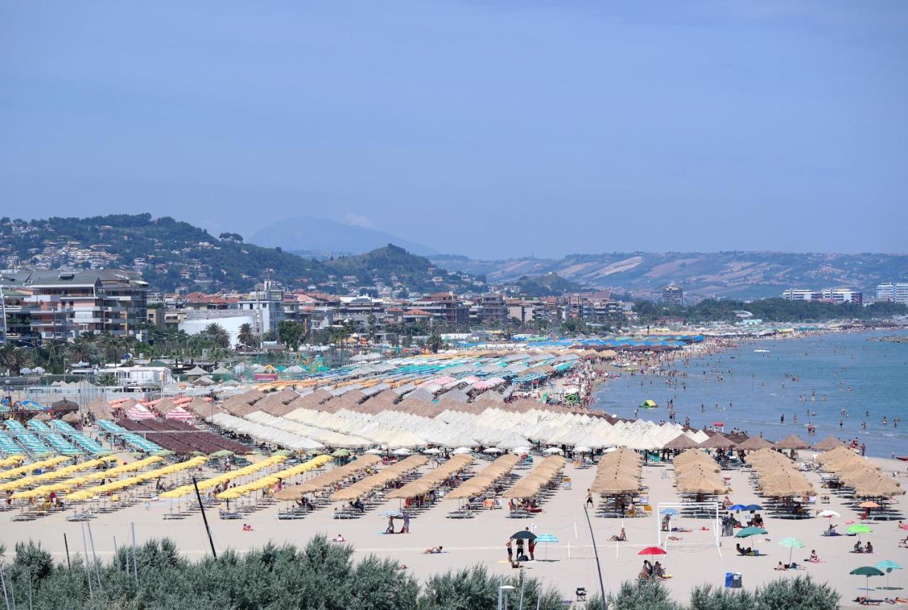Suite113 In The Center With Beach Pescara Exteriör bild